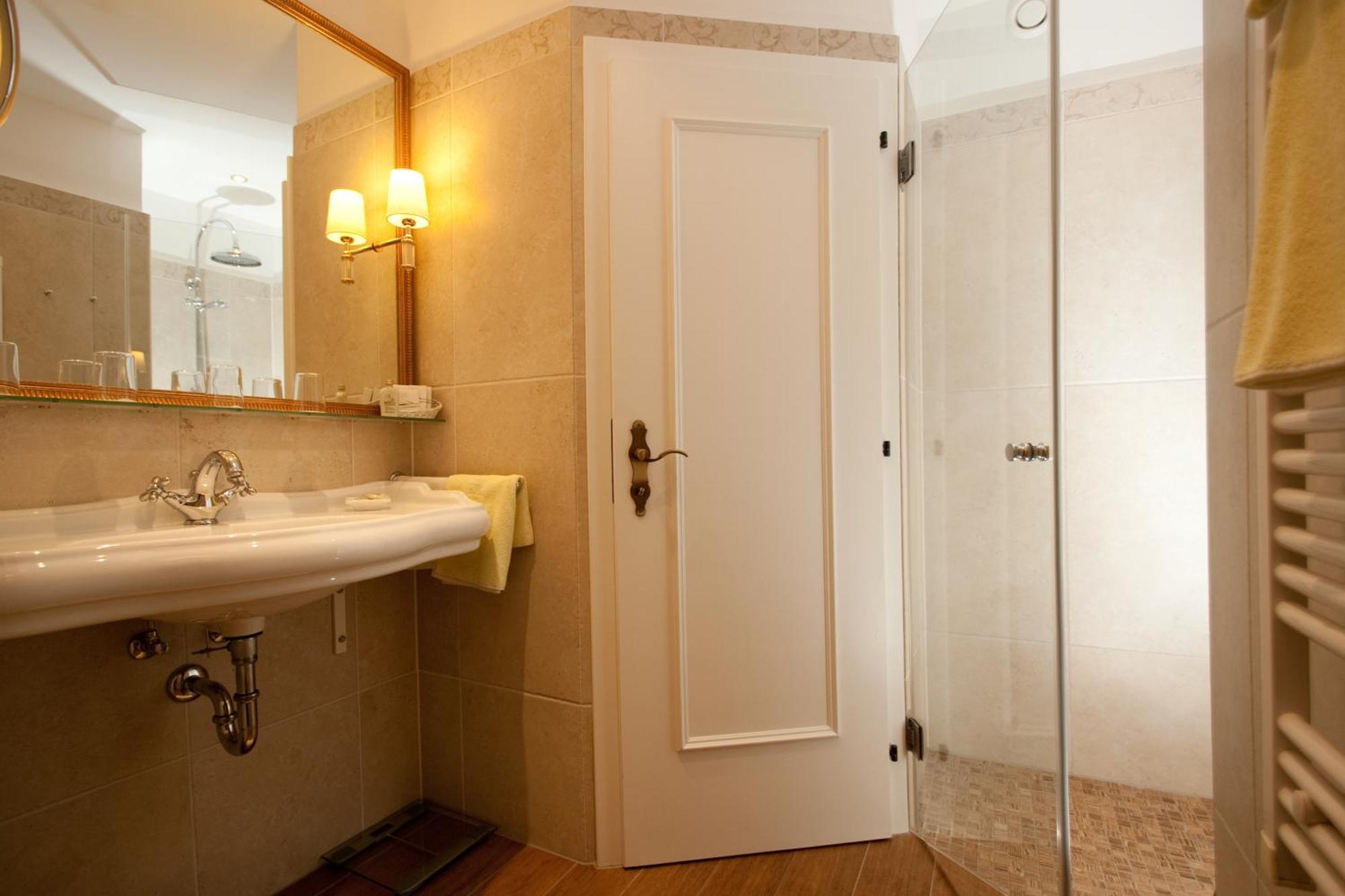 Hotel Seefischer - Finest Hideaway Döbriach Dış mekan fotoğraf